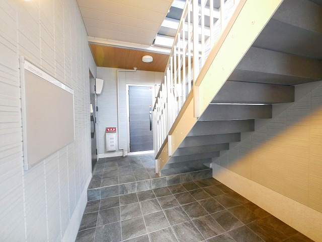 D-ROOMホクレアのエントランス|ゆとりのあるエントランスです