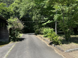 【前面道路含む現地写真】 | 南側道路（私道）