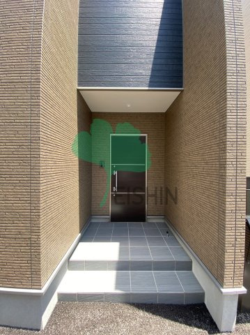 諸岡戸建のエントランス