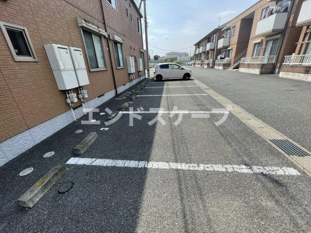 クレシェンテEの駐車場|高崎、前橋エリアのお部屋探しはエンドスケープまで！お客様の理想お聞かせ下さい♪