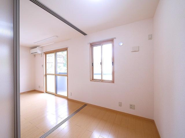 サンロイヤル　Ⅱの洋室|明るい洋室です