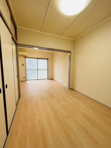 仲介手数料0円！！清水ビルの居間・リビング