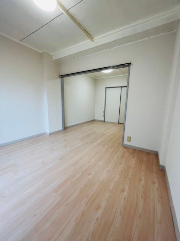 仲介手数料0円！！清水ビルの居間・リビング