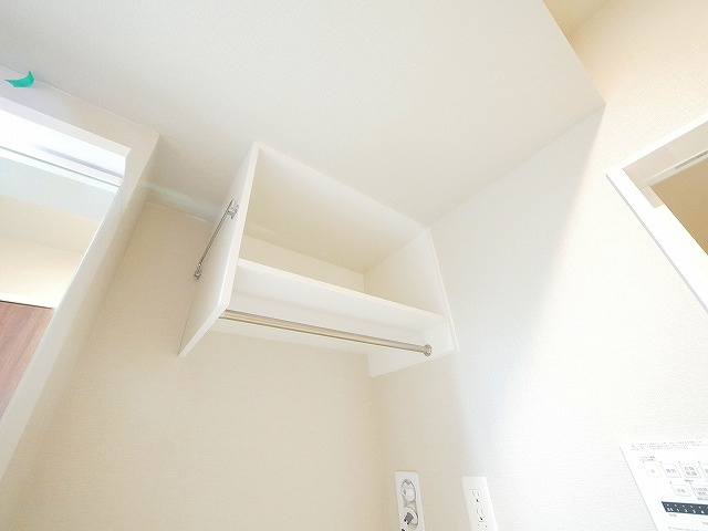 D-ROOMホクレアの設備|洗濯置場上の収納です