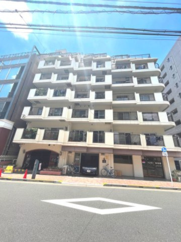 【外観】 | 元浅草リリエンハイム | 【 Appearance 】
存在感のある建物は、居住者の拠点としてずっと価値を持ち続ける。今もそこでじっと佇み、居住者の安全や安心を守ってくれています。