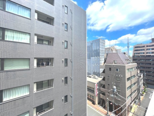 【展望】 | 元浅草リリエンハイム | 【 View 】
彼方に広がる壮大な景色。美味しい空気を胸いっぱいに吸い込んで気持ちのリセットに。心地のいい開放的な時間が、暮らしにゆとりと充実感をもたらしてくれます。