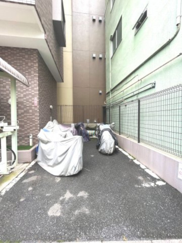【その他】 | ライオンズプラザ浅草橋 | 【 others 】
建物裏手にはバイク置き場も完備されています。