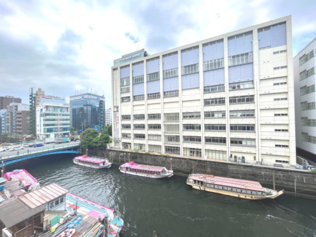 【展望】 | ライオンズプラザ浅草橋 | 【 View 】
彼方に広がる壮大な景色。美味しい空気を胸いっぱいに吸い込んで気持ちのリセットに。心地のいい開放的な時間が、暮らしにゆとりと充実感をもたらしてくれます。