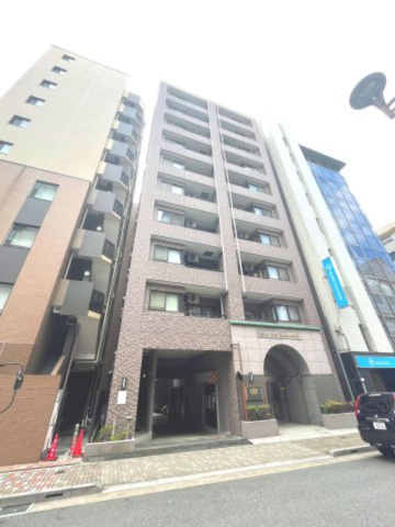 【外観】 | ライオンズプラザ浅草橋 | 【 Appearance 】
存在感のある建物は、居住者の拠点としてずっと価値を持ち続ける。今もそこでじっと佇み、居住者の安全や安心を守ってくれています。