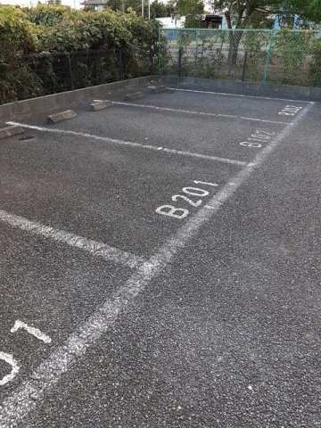 エスト・ヴィラⅡの駐車場