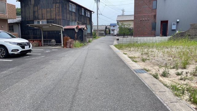 常滑市瀬木町2丁目　売地の前面道路含む現地写真
