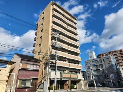 パインフィールド二条城の外観