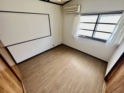 【洋室】 | 高鷲9丁目 貸家