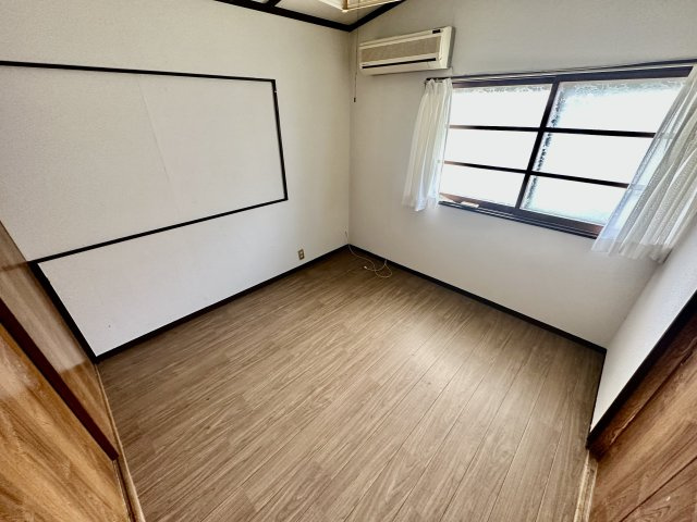 【洋室】 | 高鷲9丁目 貸家
