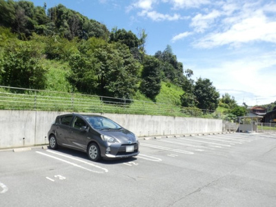【駐車場】 | アベニュー中山Ⅱ | 駐車スペースもあります