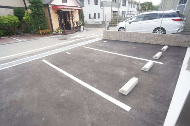 N FLATの駐車場