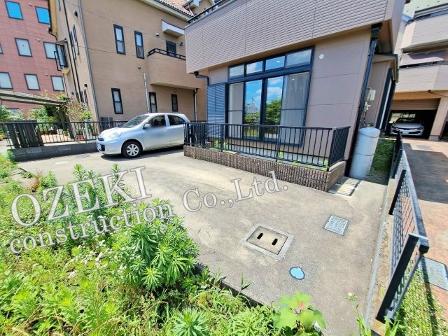 越谷市南荻島中古戸建て　リフォーム完了済み♪の駐車場