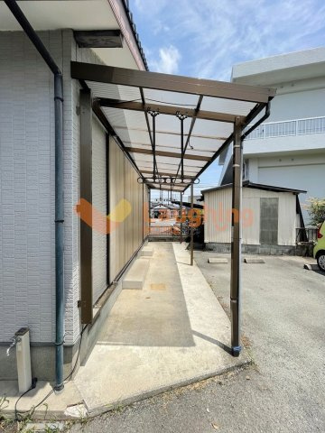 津福笠貸家東のバルコニー|お洗濯にも便利なバルコニー付き