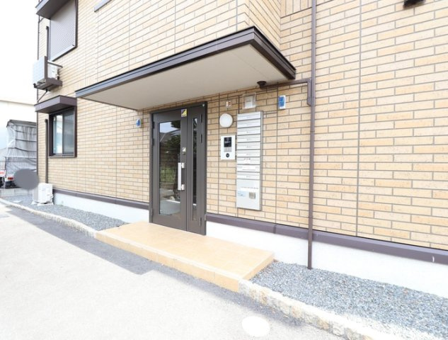 熊本市南区御幸西３丁目のアパートのエントランス