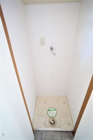 ヒルトップ前原のその他|基本ですね室内洗濯機置き場♪洗濯機置き場は扉が付いてますよ