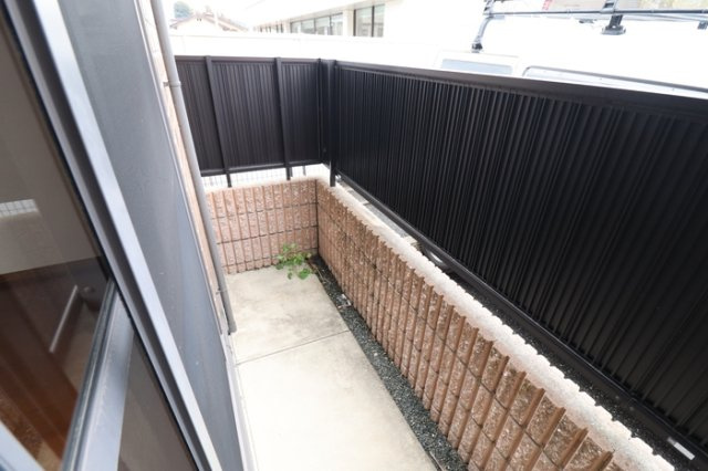 熊本市南区御幸笛田６丁目のアパートのバルコニー