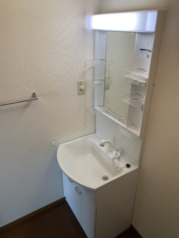 熊本市南区御幸笛田６丁目のアパートの独立洗面台