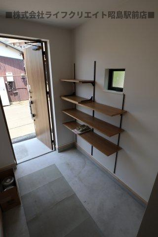 昭島市美堀町５丁目の一戸建ての玄関