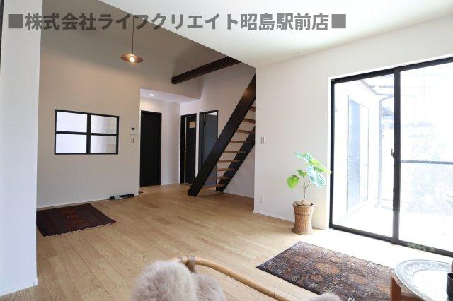 昭島市美堀町５丁目の一戸建ての居間・リビング