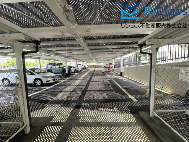 グリーンコーポジェームス山一番館の駐車場