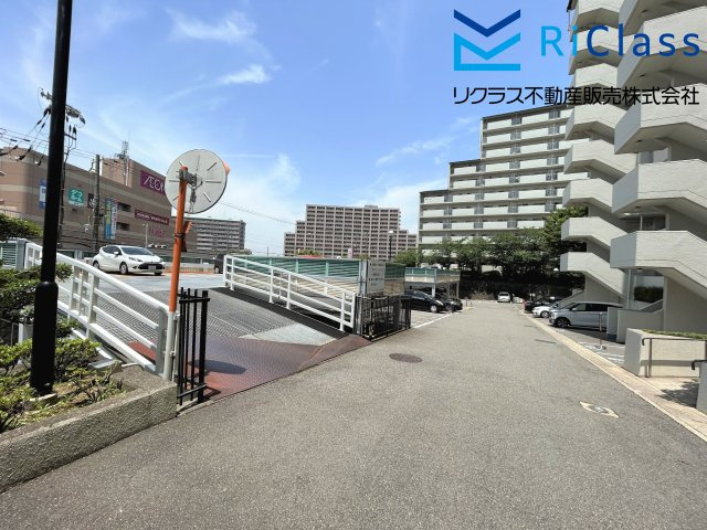 グリーンコーポジェームス山一番館の駐車場