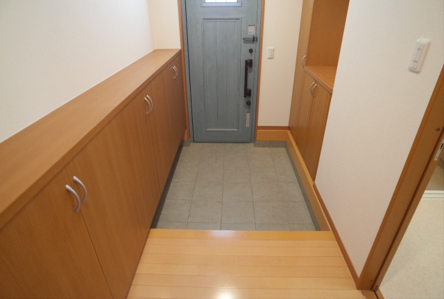 プレステージ森南の玄関