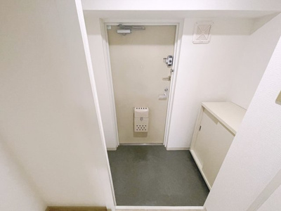 【玄関】 | アークヒルズ上新庄 | 収納もある玄関です