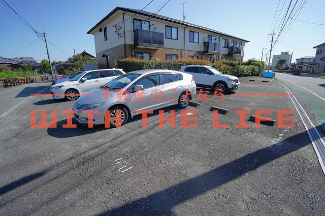 グランデ雅【キャッシュバック対象物件】の駐車場|駐車場に車を止められます