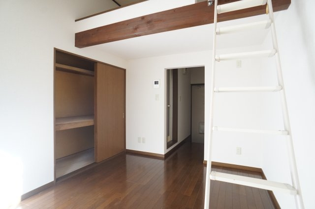 プラムガーデンの洋室