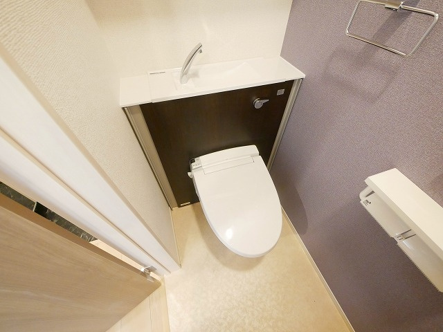 ウエストメゾン北袋Ⅰのトイレ|ゆったりとした空間のトイレです