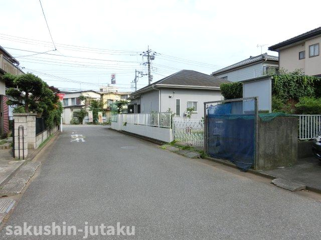 天戸町　売地の前面道路含む現地写真|天戸町　売地　古家あり　建築条件なし　約８６．２坪　北・東角地　公道面　