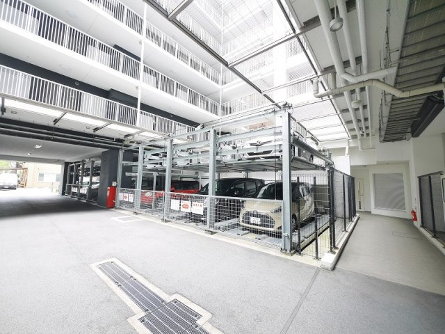 ローレルコート西大寺国見壱番館の駐車場
