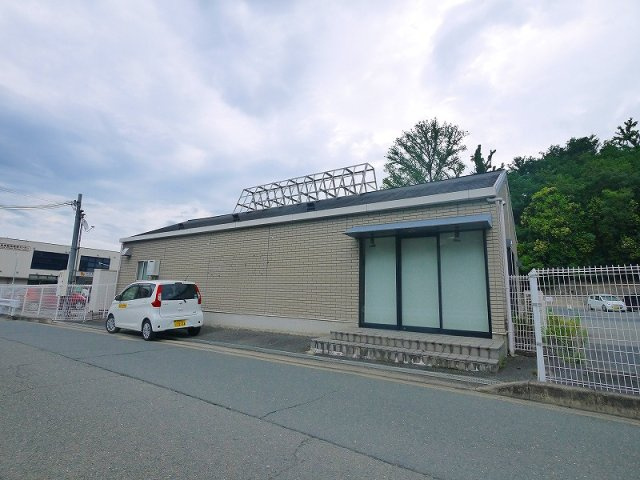 奈良市鶴舞東町店舗の外観
