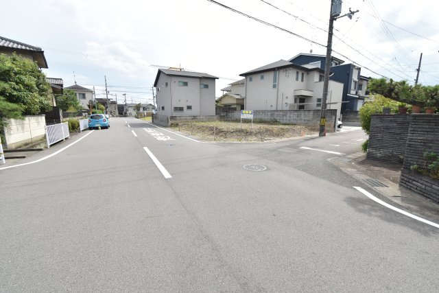 【売土地】 長岡京市城の里（長岡京駅）建築条件付きの前面道路含む現地写真