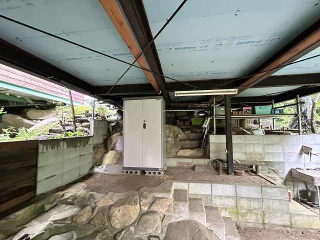 D様別荘（ﾆｭｰｻﾝﾊﾞﾚｰｳﾞｨﾚｯｼﾞ）の周辺|土台の鉄骨も綺麗に維持管理されています
