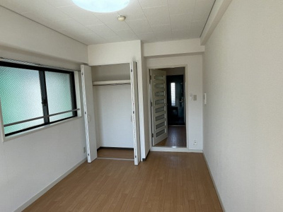 【寝室】 | パレロイヤル三番館