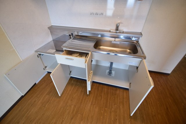 手塚グリーンハイツのキッチン|キッチン下部収納