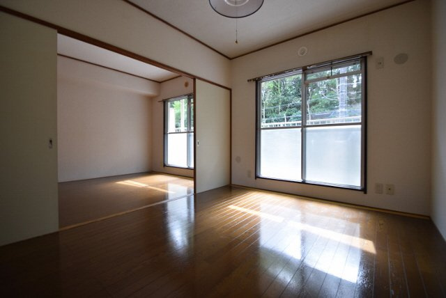 手塚グリーンハイツの居間・リビング|引き戸を広げて使えます