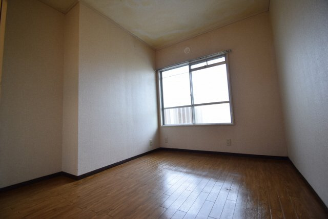 手塚グリーンハイツの内装|北側洋室４帖