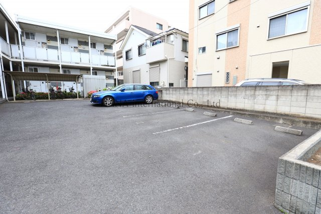 ＣｈａｒｍＣｏｕｒｔの駐車場