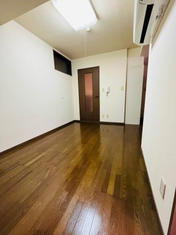 仲介手数料0円！！丸の内小竹ビルの居間・リビング