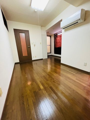 仲介手数料0円！！丸の内小竹ビルの居間・リビング