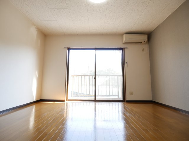 ハイツひいらぎの洋室