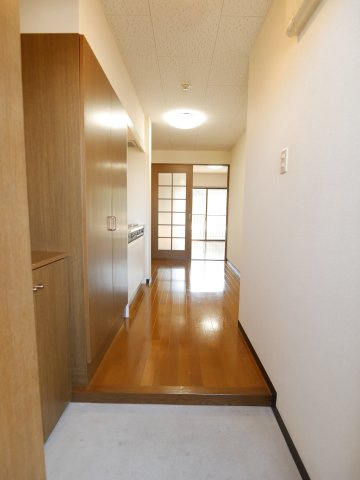 ハイツひいらぎの玄関