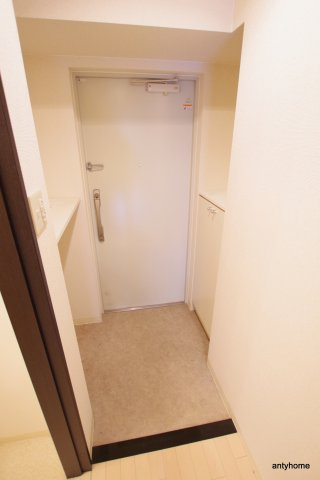 ウィスタリア新北野　仲介手数料無料の玄関